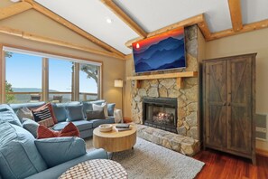 Smart-tv, een open haard en videospelletjes