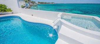 Exclusive Ocean Villa in Nassau