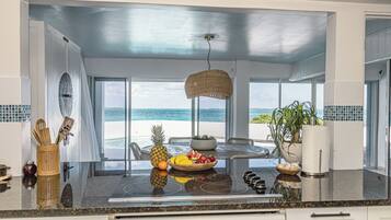 冰箱、微波炉、烤箱、炉灶