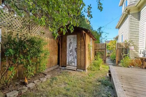 Historic Charm- 4 bedroom house in wonderful Fortuna with hot tub