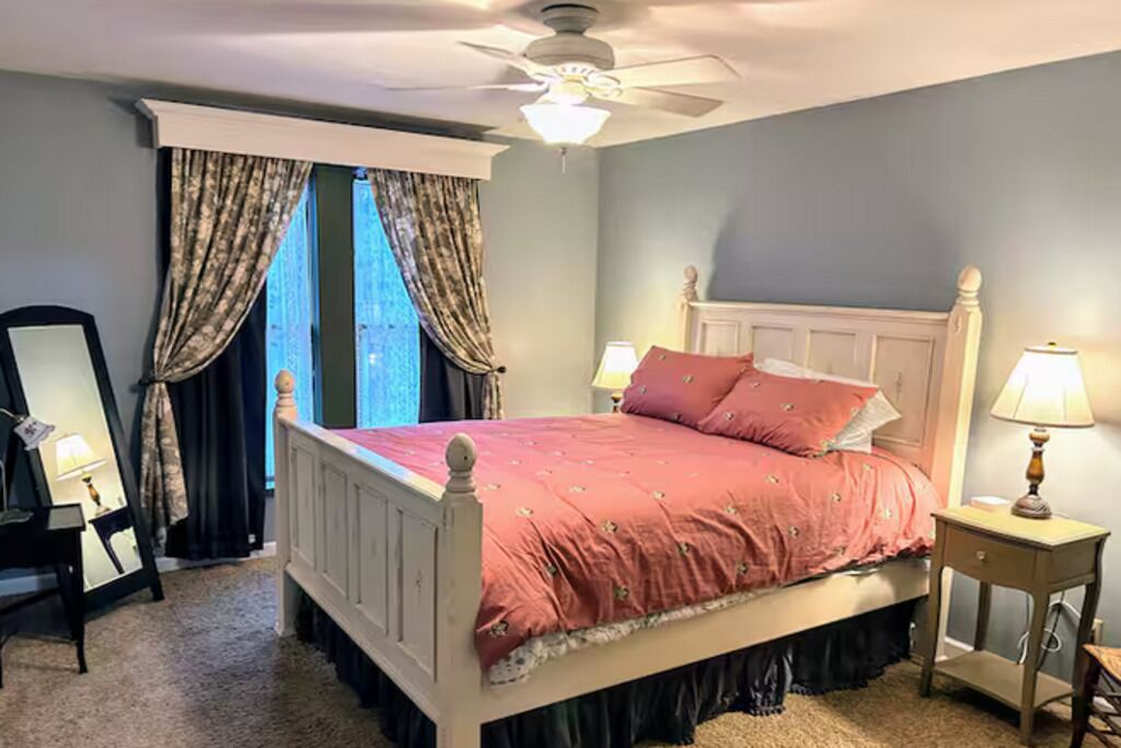 4 bedrooms, desk, iron/ironing board, free WiFi