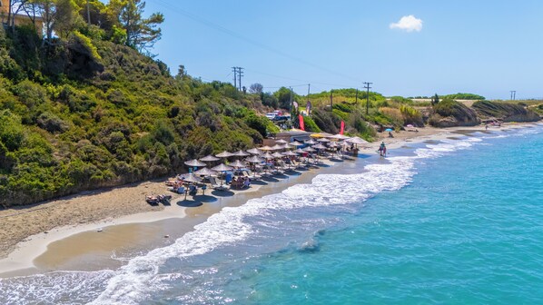 Beach nearby, sun-loungers, beach towels