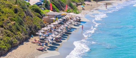 Beach nearby, sun loungers, beach towels