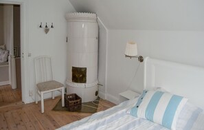 5 bedrooms, travel cot, free WiFi