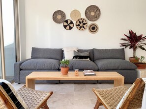 Smart TV - Spacious Cabo Retreat • Pool, Garden, Gym • Near Beach • Sleeps 8 • Free Parking (El Tezal)