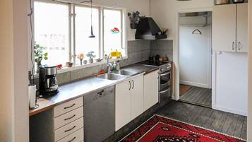 Fridge, stovetop, dishwasher, coffee/tea maker