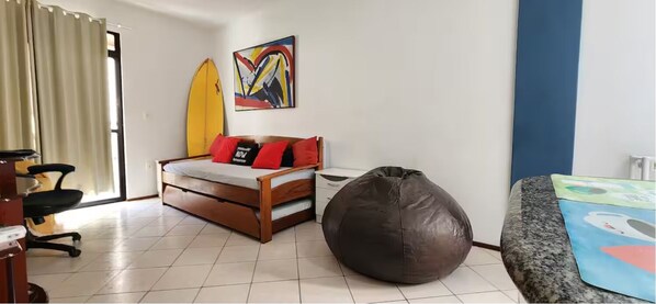 1 غرفة نوم ومكواة/لوح كي وواي فاي وملاءات أسرّة