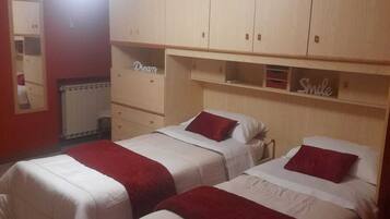 3 Schlafzimmer, BĂŒgeleisen/BĂŒgelbrett, WLAN, BettwĂ€sche