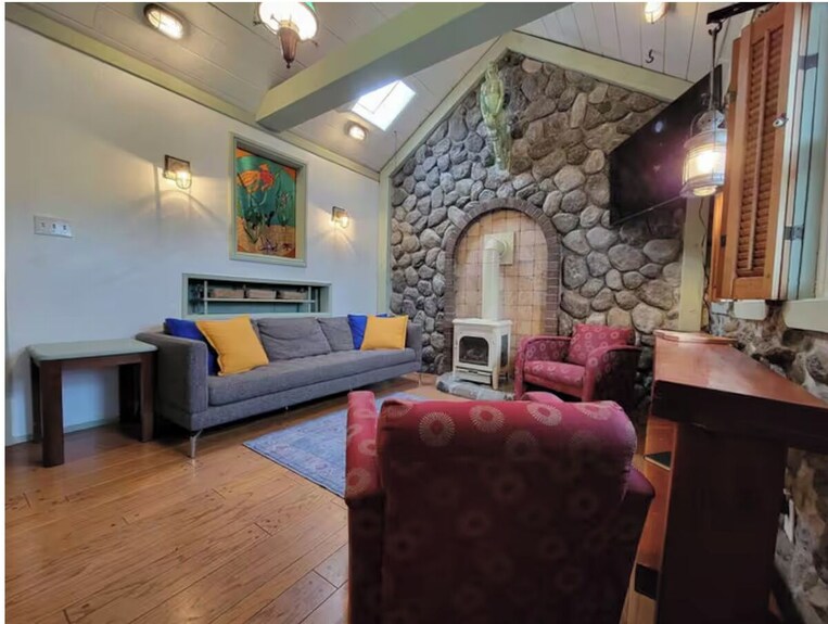 Mermaid's Manor - Eureka, CA