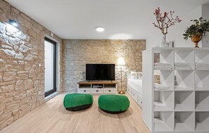 2 bedrooms, iron/ironing board, travel cot, free WiFi - Amazing home in Vodice with sauna (Vodice)