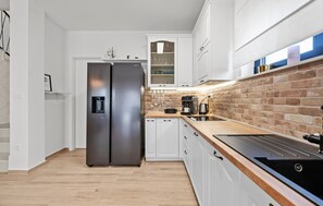 Fridge, microwave, oven, stovetop - Amazing home in Vodice with sauna (Vodice)