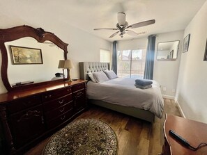 5 bedrooms, desk, iron/ironing board, travel crib