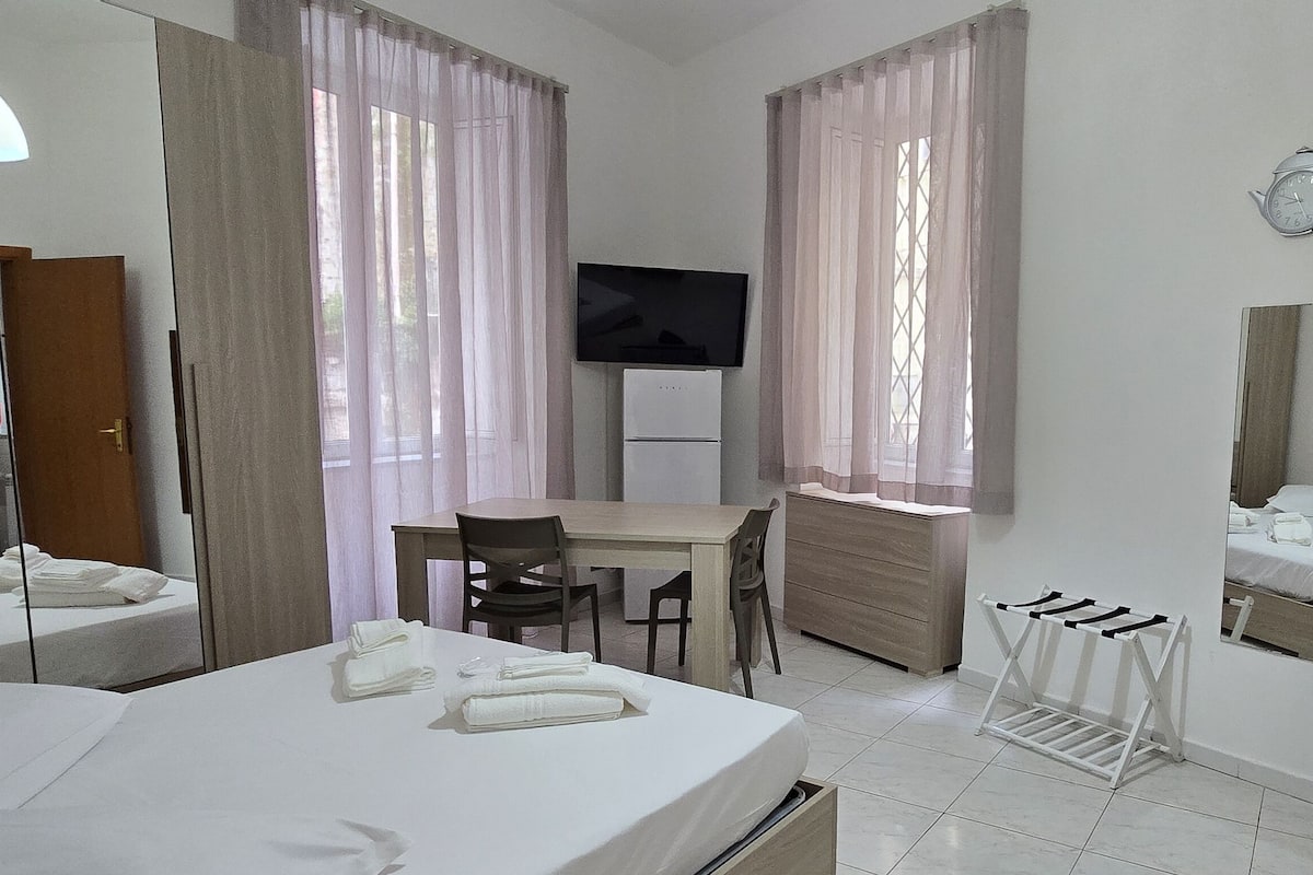 Classic Apartment, 1 King Bed, Non Smoking, Private Bathroom | 1 bedroom, down comforters, memory foam beds, in-room safe
