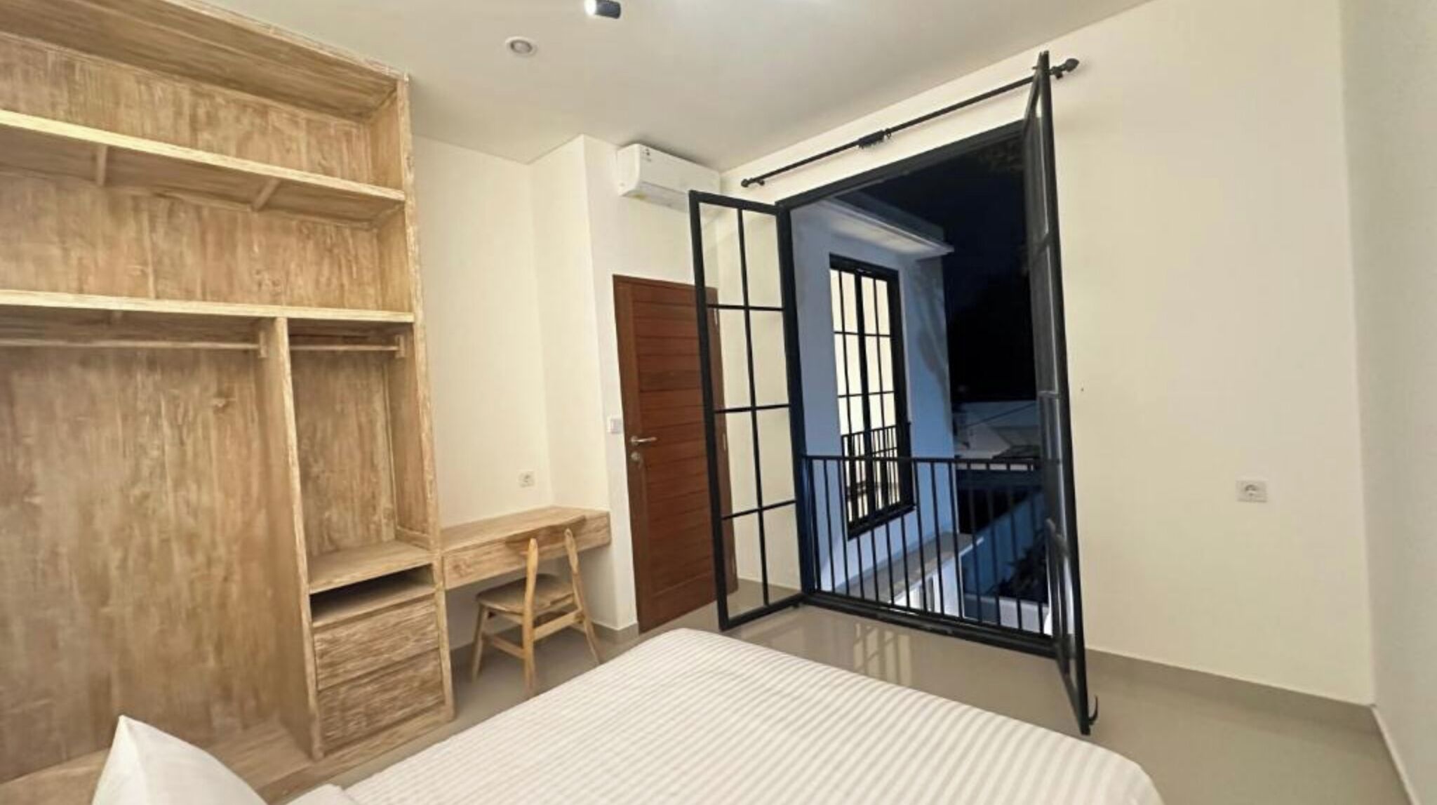 2 室のベッドルーム、WiFi