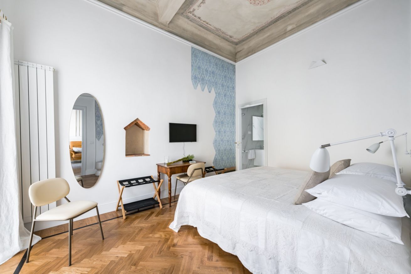 2 bedrooms, desk, iron/ironing board, WiFi