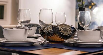 Fantastic 3 bedroom Apartment with private driveway