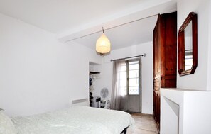 4 bedrooms, bed sheets - 4 bedroom cozy home in Palau-Del-Vidre (Palau-Del-Vidre)