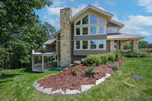 Expansive 5b6ba Countryside Home in welcoming Galena