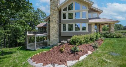 Expansive 5b6ba Countryside Home in welcoming Galena