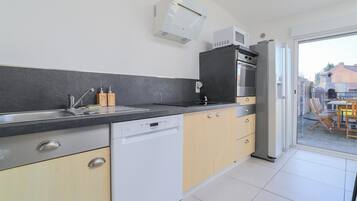 Réfrigérateur, four, plaque de cuisson, lave-vaisselle