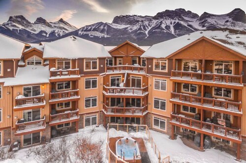 Canmore 1BR Suite | Full Kitchen + Fireplace