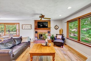 Smart TV, futbolito, tenis de mesa y libros 