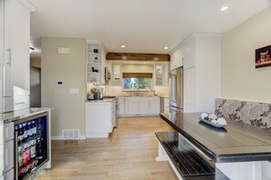 Private kitchen - Hot Tub, Fire Pit, Bocce Ball+ (Colorado Springs)