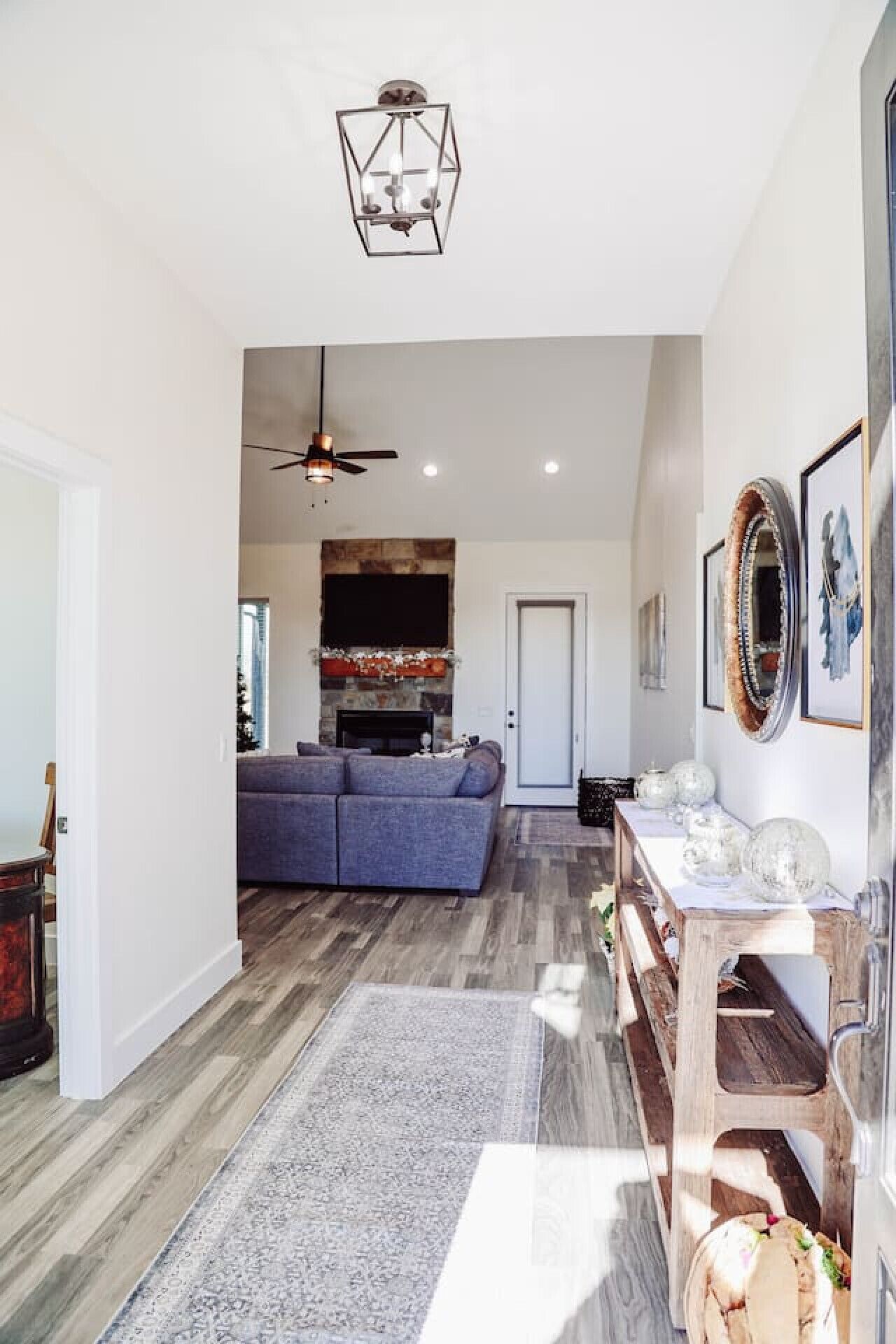 TV connectée, cheminée, espaces bureaux