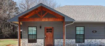 New, 2 BR, 2B, 231 11th NE, #1