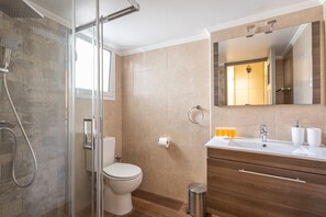 Dusche, Haartrockner, Seife, Shampoo