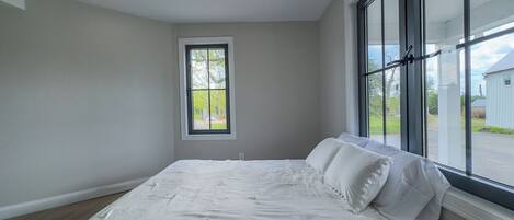 5 bedrooms, desk, iron/ironing board, free WiFi