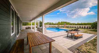 Modern Farm Estate Close to Six Flags and Vineyards!