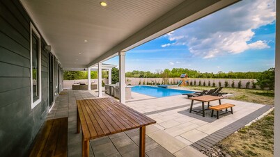 Modern Farm Estate Close to Six Flags and Vineyards!