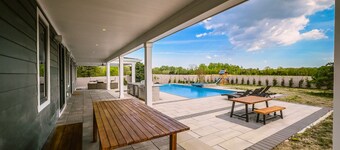 Modern Farm Estate Close to Six Flags and Vineyards!