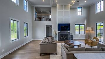 Smart TV, fireplace, ping pong, books