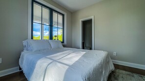 5 Schlafzimmer, Schreibtisch, Bügeleisen/Bügelbrett, kostenloses WLAN