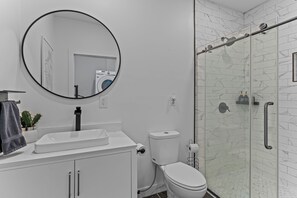 Bruser, håndklæder, Sæbe, Toiletpapir