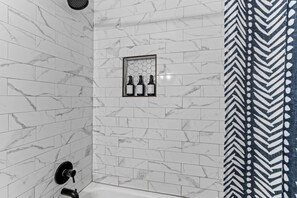 Bruser, håndklæder, Sæbe, Toiletpapir