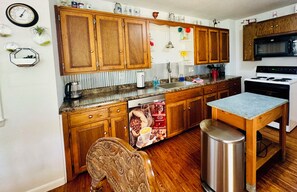 電子レンジ、オーブン、コンロ、食器洗い機