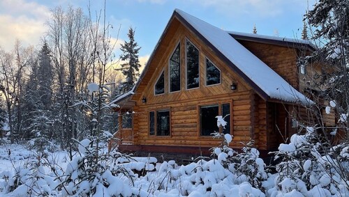 Beautiful Log Home with Access to the Kenai River