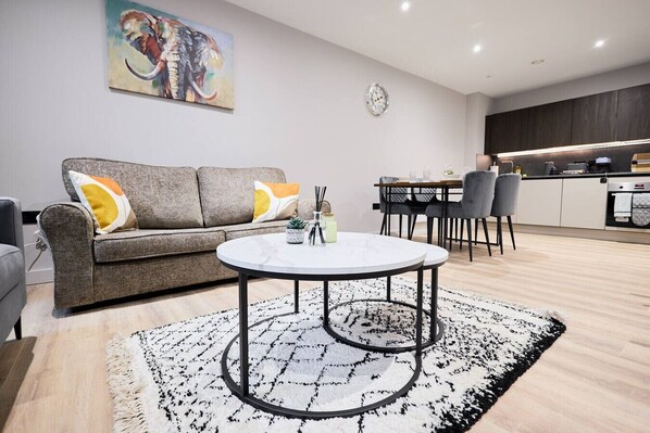 Smart TV, table tennis