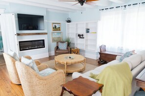 Smart TV, fireplace
