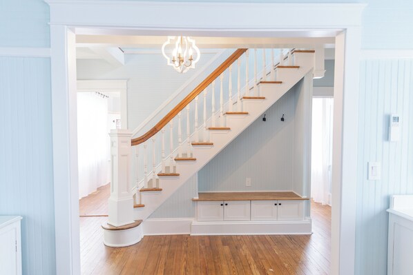 Interior - Historic OBX Farmhouse w/ Private Pool in the Heart of Manteo - 3 Bed /2 Bath (Manteo)