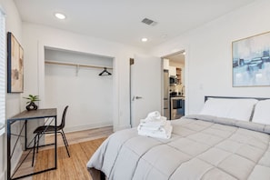 Skrivebord, strygejern/strygebræt, gratis Wi-Fi, sengetøj