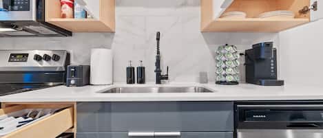 Frigorífic, microones, forn i placa de cuina