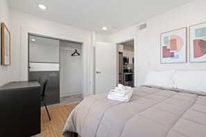 مكتب ومكواة/لوح كي وواي فاي مجانًا وملاءات أسرّة