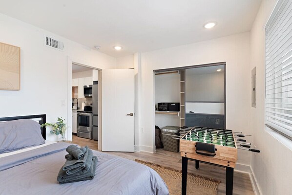 Skrivebord, strygejern/strygebræt, gratis Wi-Fi, sengetøj