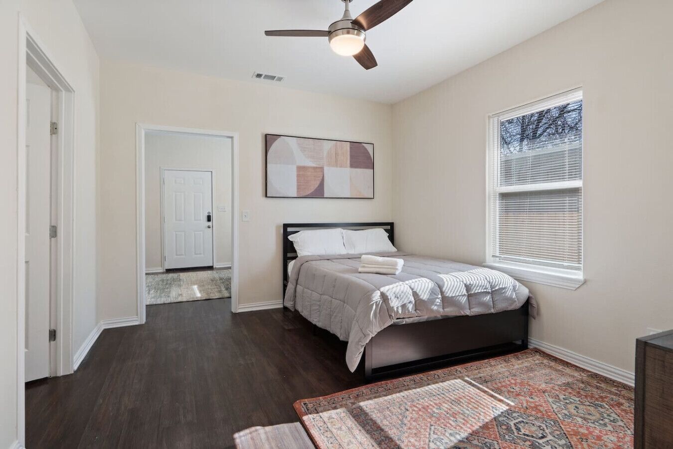 2 bedrooms, desk, iron/ironing board, travel crib