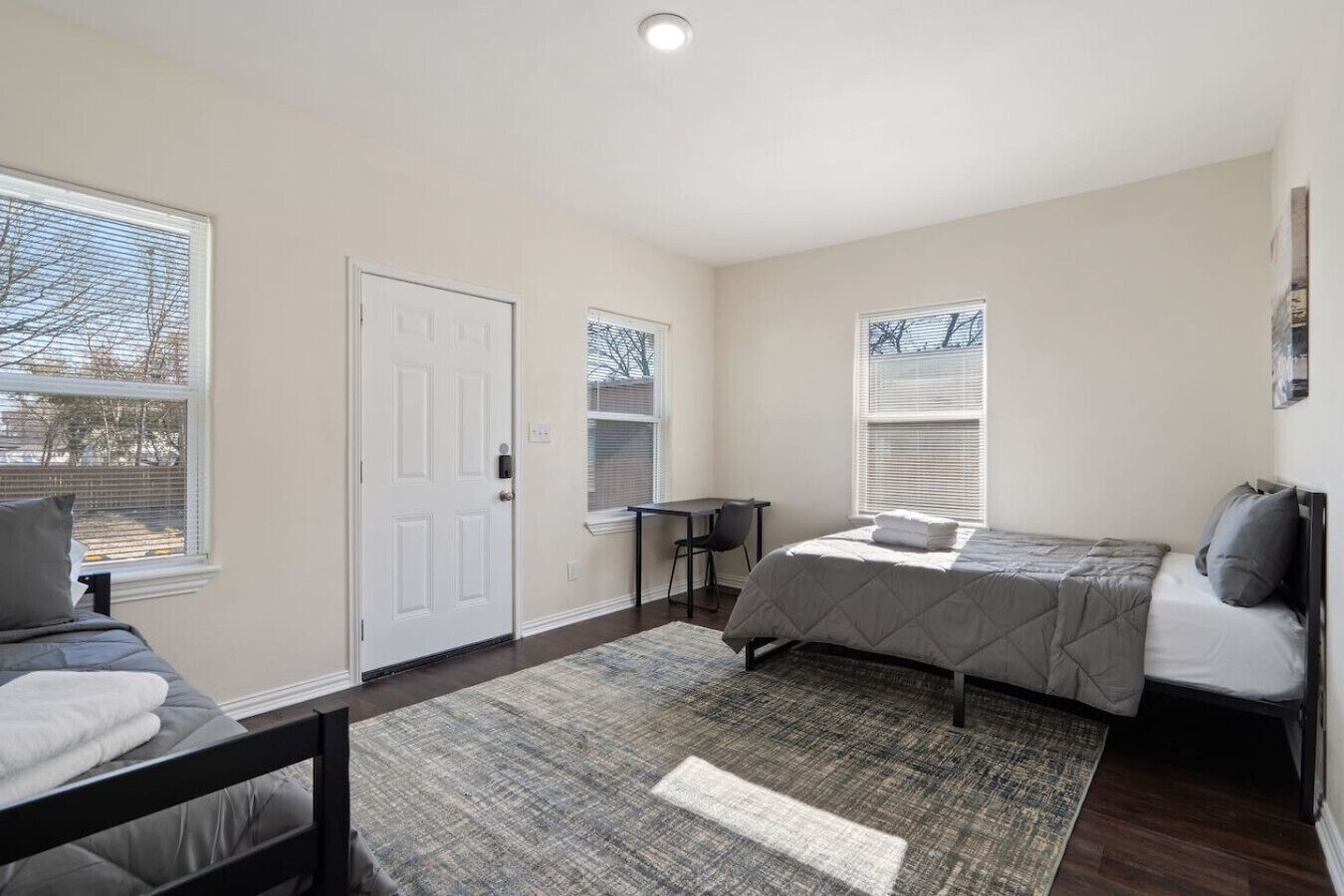 2 bedrooms, desk, iron/ironing board, travel crib