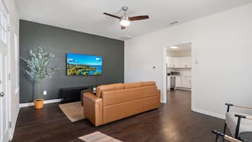 Smart TV, table tennis